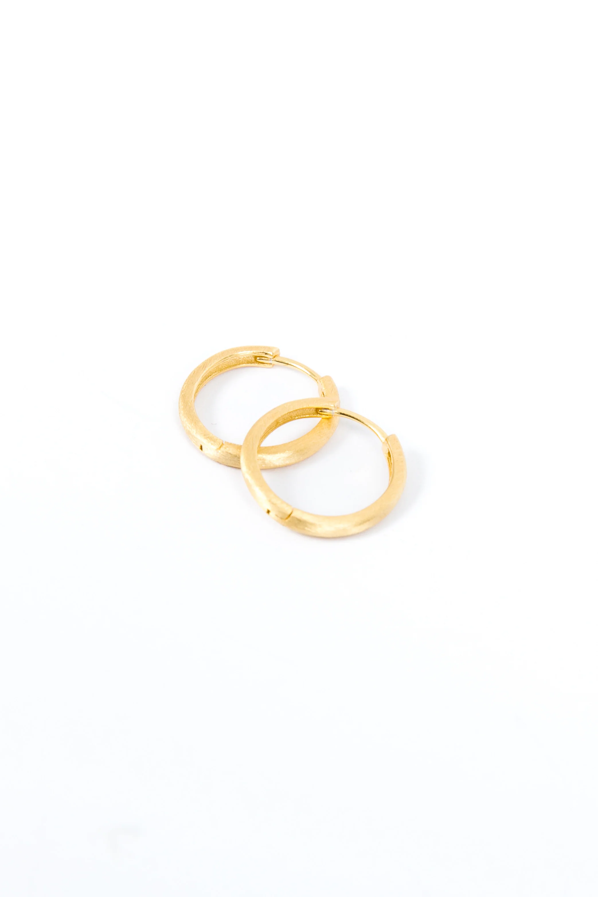 16 mm Matte Huggies - Image 4