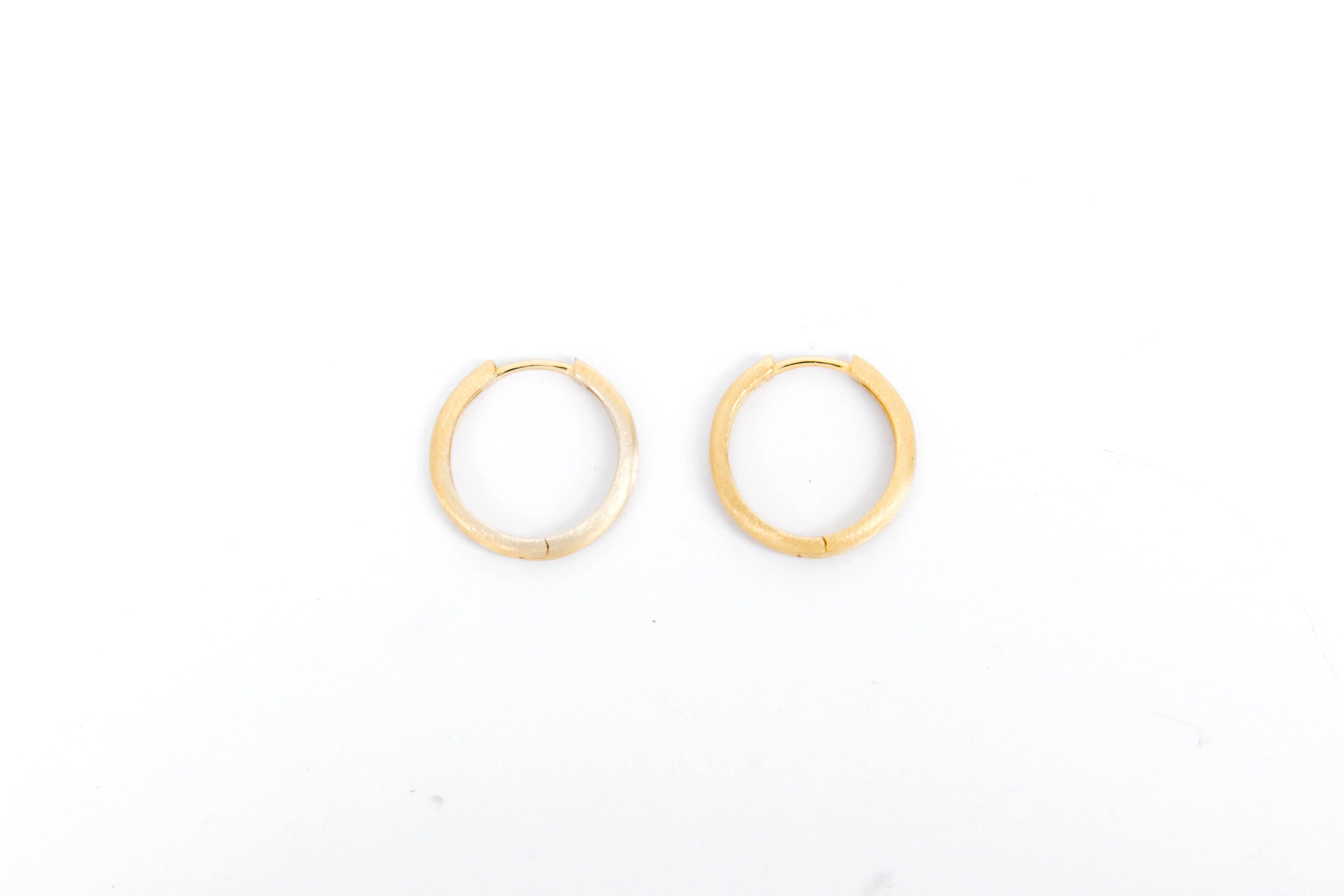 16 mm Matte Huggies - Image 5